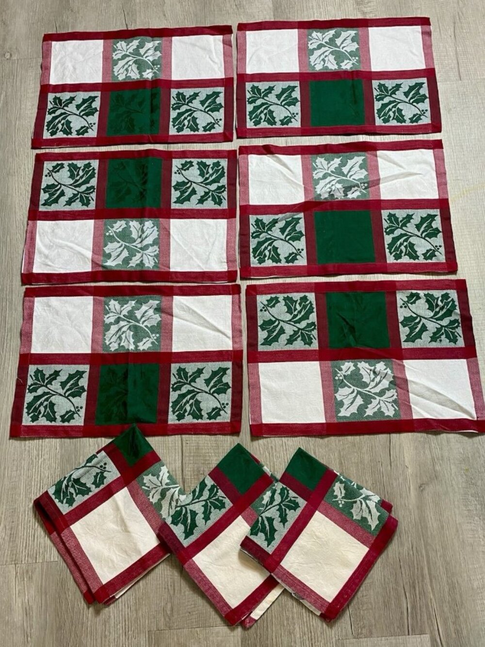 Set Of 6 Vintage Christmas Jacquard Cotton Placemats Plus 3 Napkins Red Green